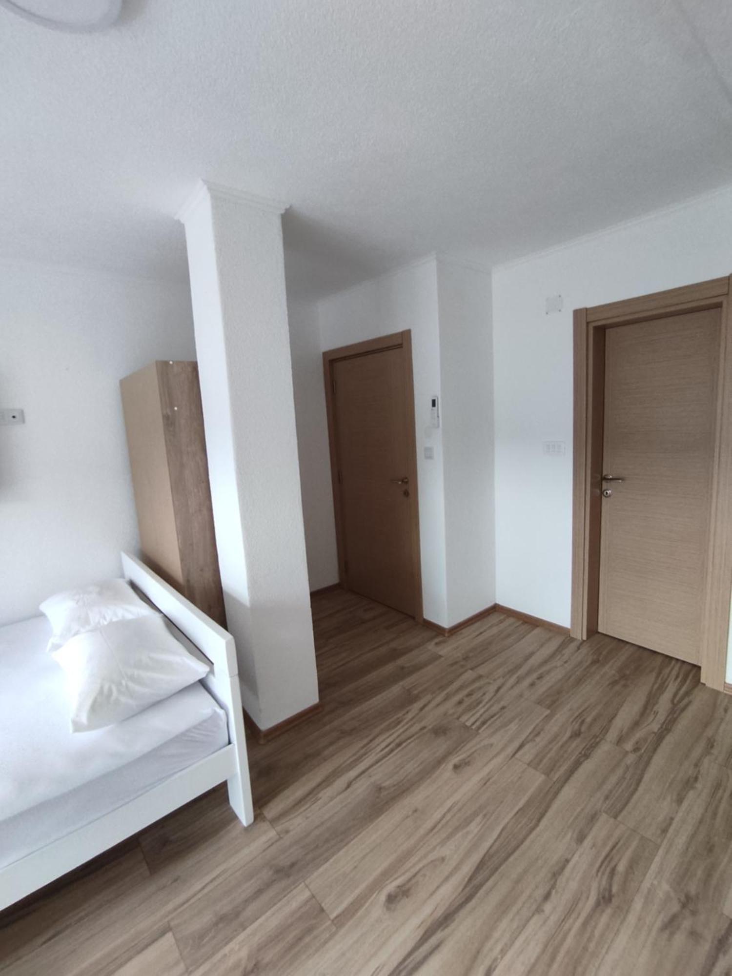 View Of The City - Studio Apartment Mostar Buitenkant foto